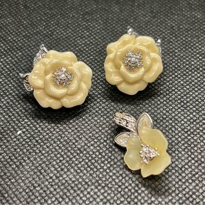 Vtg Nolan Miller Cream Rose Flower Silver Tone Clip‎ On Earrings & Pendant Set